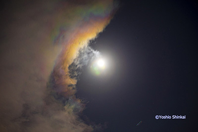 満月と彩雲.jpg